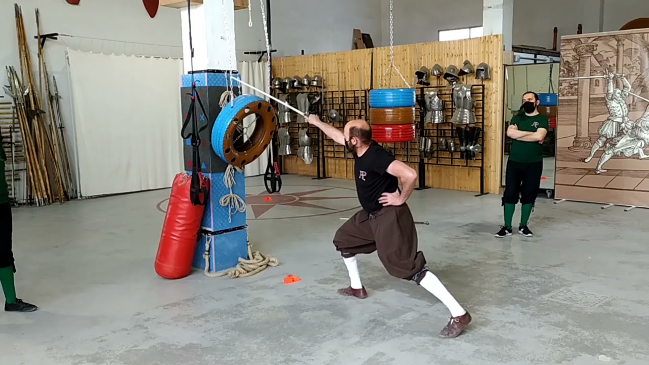 Momentos de una clase de esgrima histórica - Desplazamientos y movimientos con el arma