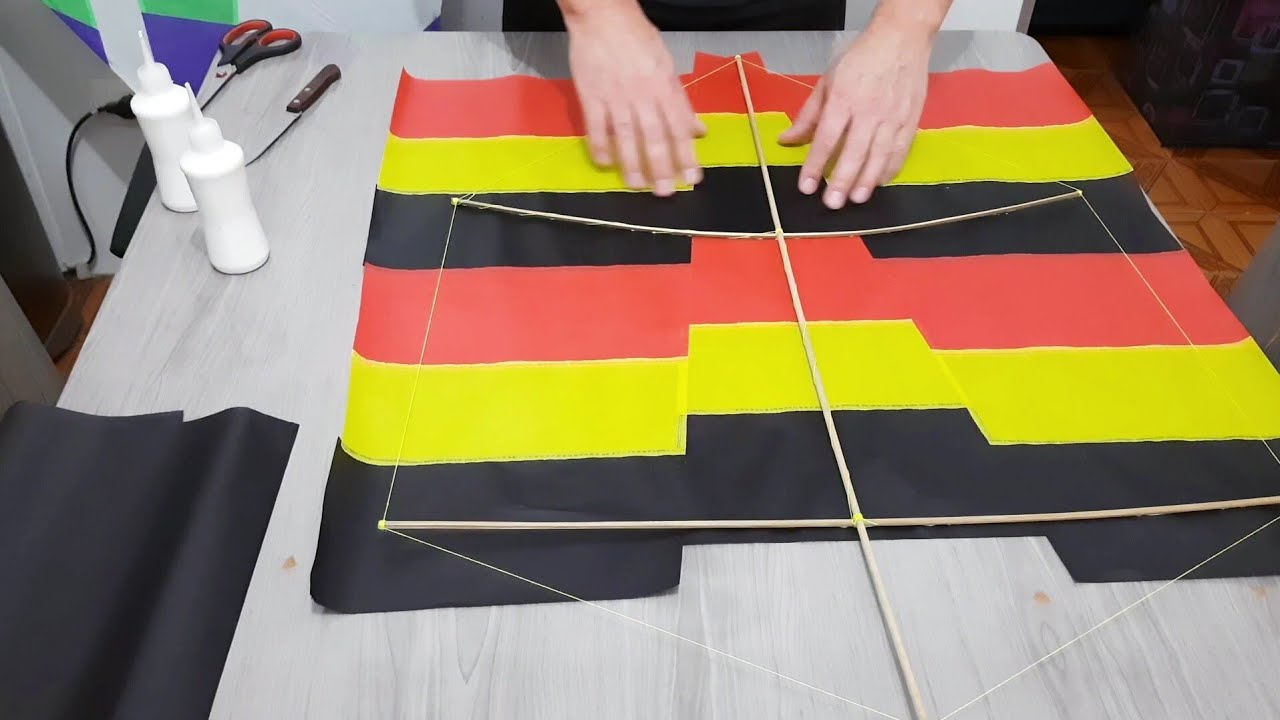 Corte e recorte,  fácil de fazer !!!Pipa de 80cm bambu X bambu