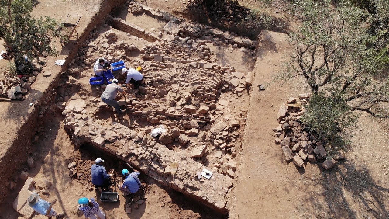 Excavations in Field 55, 2018: a fallen wall with windows