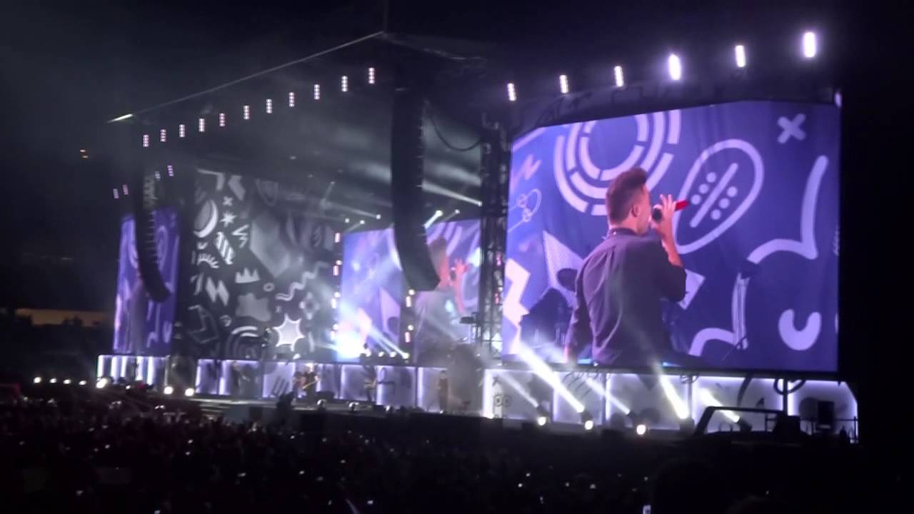 One Direction Opening Clouds Chicago 23 August 2015 OTRA Tour