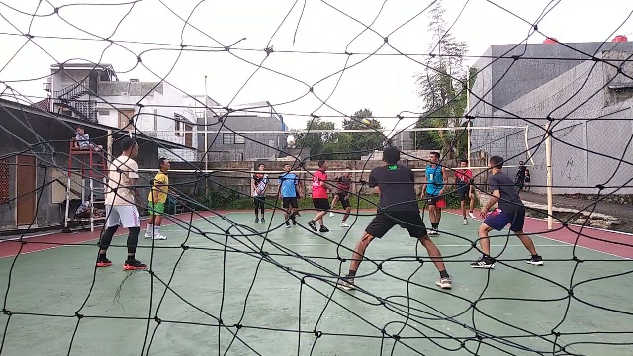 Part 1 Latihan Volly Sore di Lap Bambu Apus #volleyball #volitarkam #volley #latihanvolly #voli 