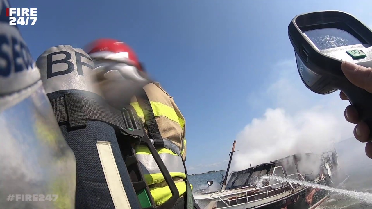 PRIO 1 - BRAND - SCHEEPVAART - IJSSELMEER - BRANDWEER - DUTCH FIREFIGHTERS