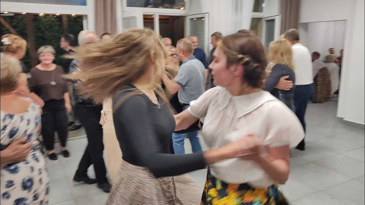 12 lipca 2025 Miło POPATRZEĆ jak młodzież ostro HULA na Ludowej ZABAWIE w MOKRZCU