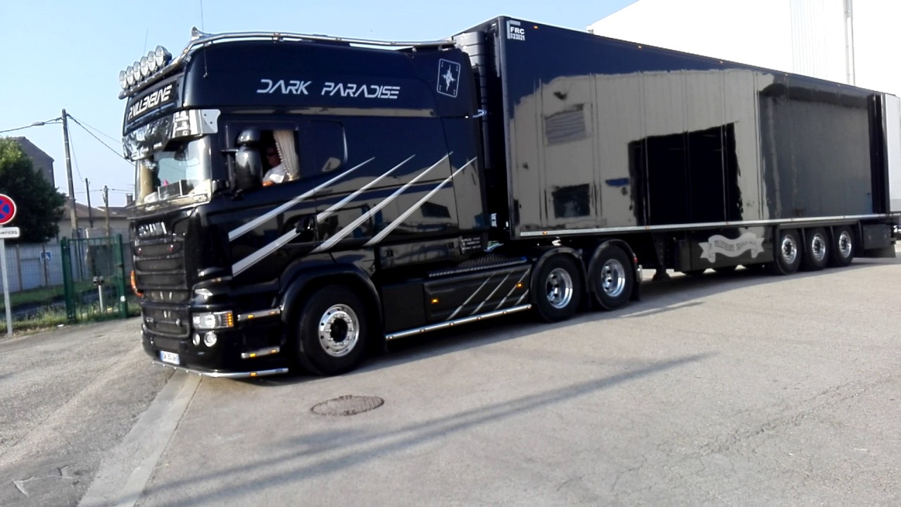 Le patron qui fait sa mise à quai