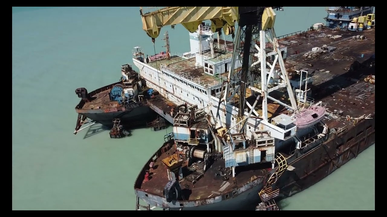 Barco TITAN 2, varado en Ciudad del Carmen, Mexico