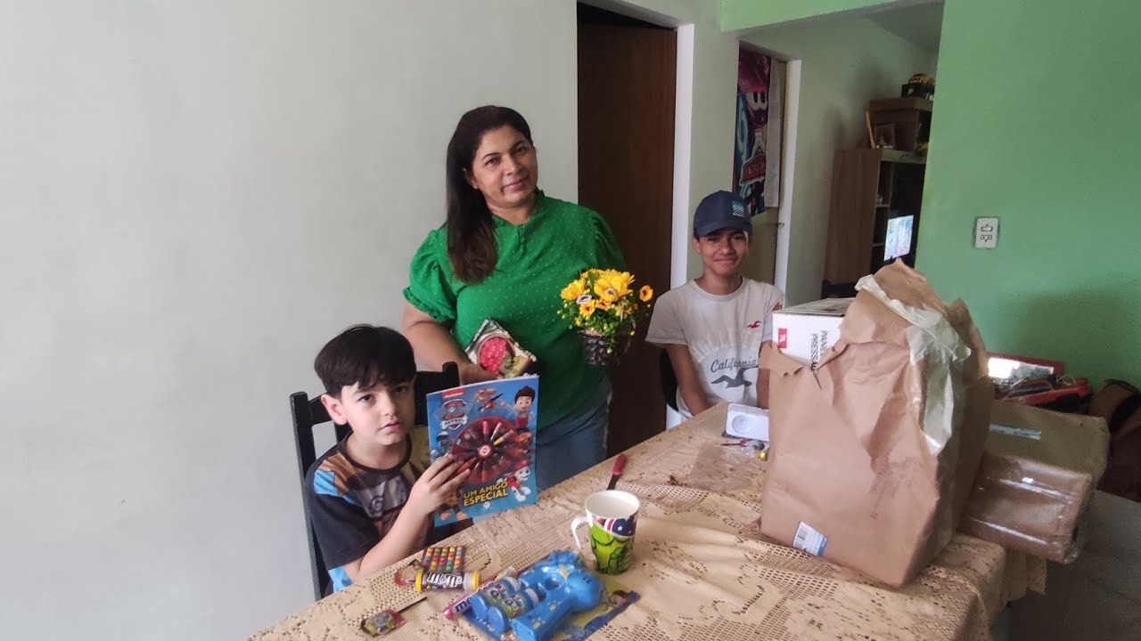 Casal de são Paulo mandou presentes do dia da criança para os meus filhos Felipe e o João.