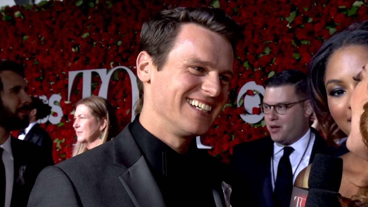 Red Carpet: Jonathan Groff (2016)
