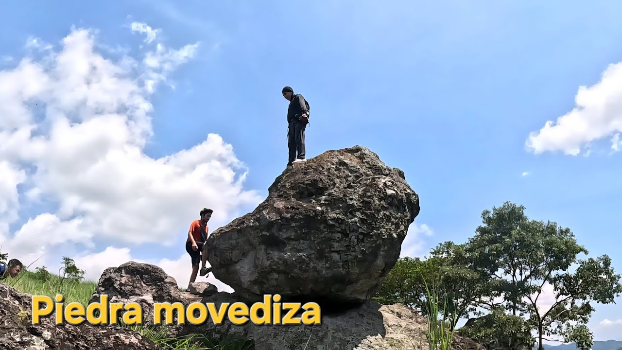 Piedra Movediza en Agua Caliente, Chalatenango. 