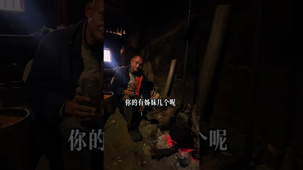 在远离尘嚣的大山里，住着一位60多岁的大叔，12岁的一场病魔夺走了他的左腿，他独自与大山相伴六十年， 或许真正的强者，从不在聚光灯下 ，#记录真实生活 #乡村守护人 #人间烟火 #独居老人
