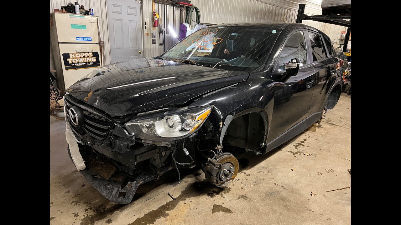 5L8933 - 2016 Mazda CX-5 Touring 2.5L AWD **Parts Only**