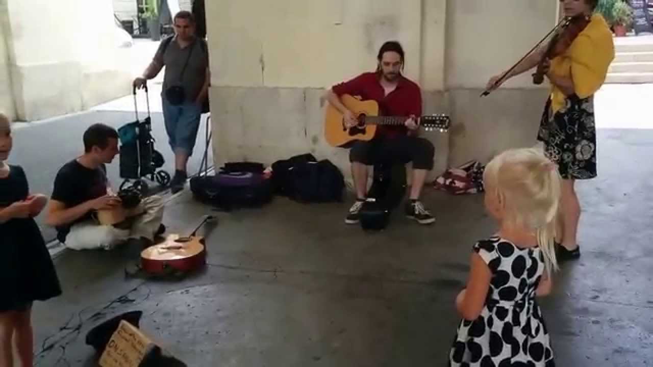 Monkey Island theme by street musicians in France
