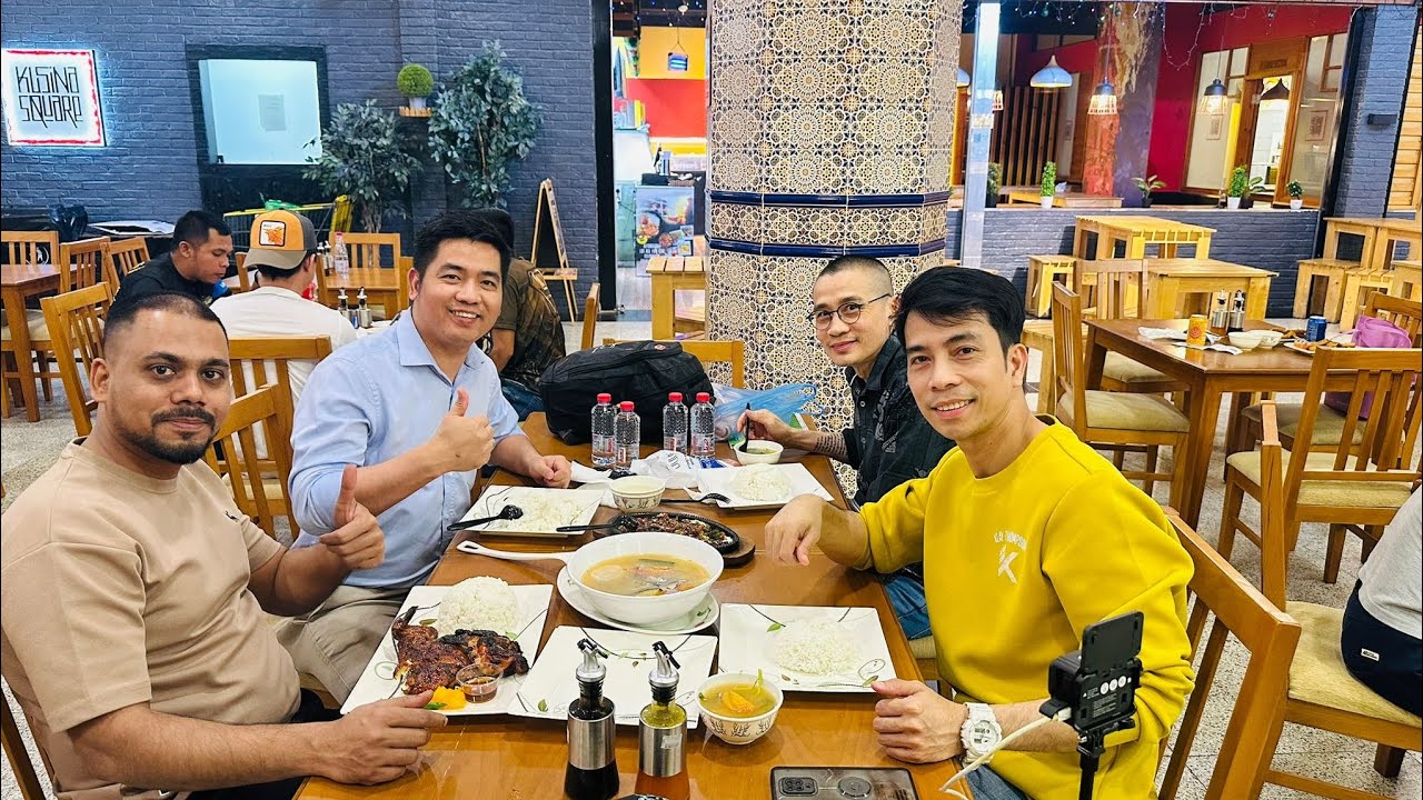 My Indian Friend Try Sisig , chicken barbecue and leche plan for the first time 😜