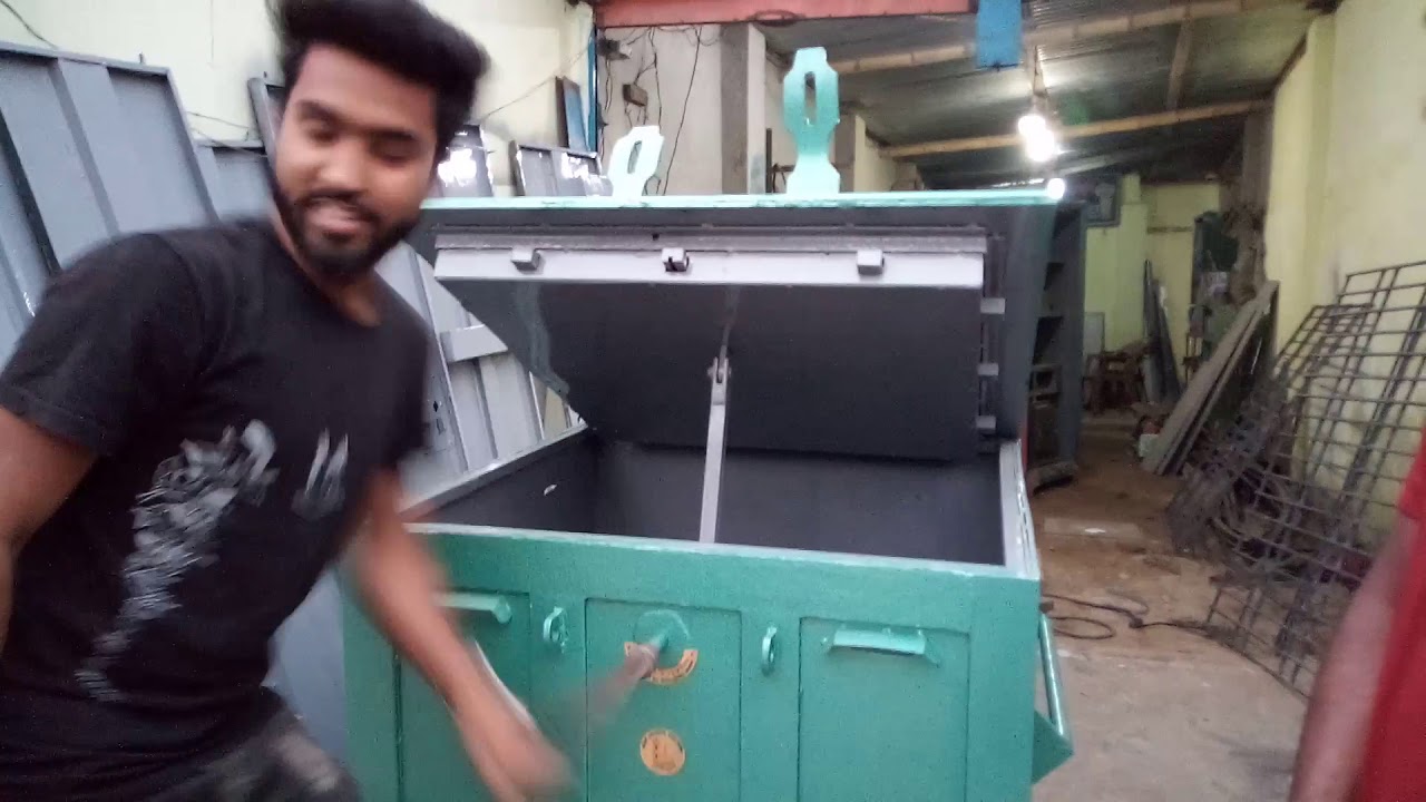 আধুনিক পদ্ধতিতে বিভিন্ন ধরনের সিন্দুক করে থাকি,I make different types of boxes in a modern way,