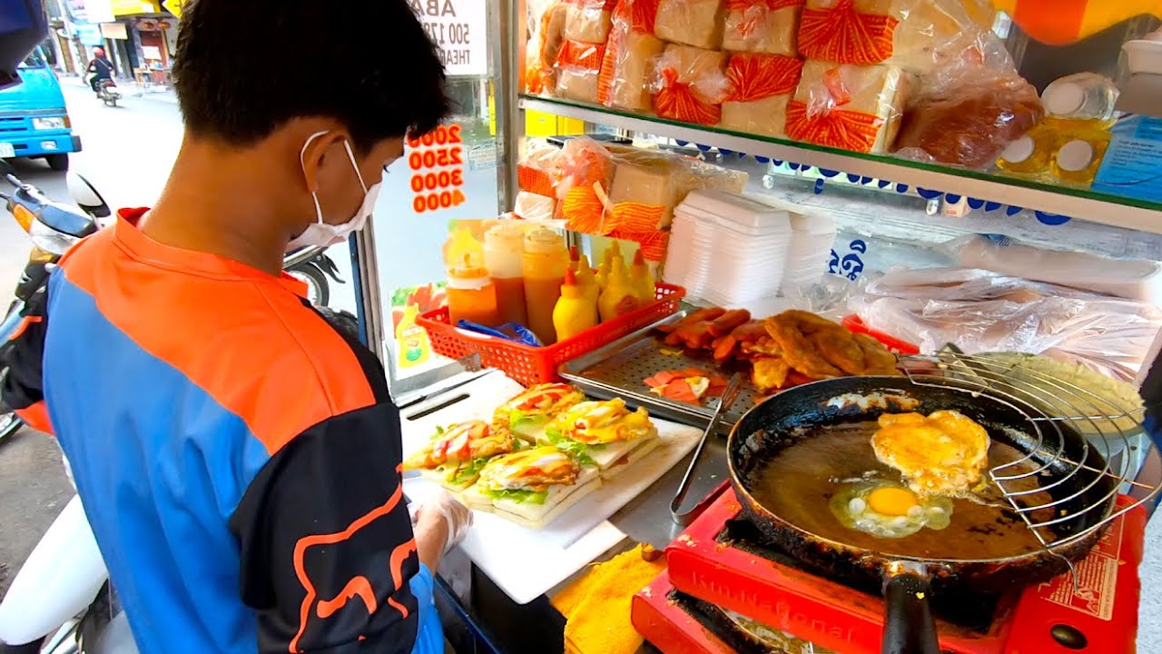 Fastest Street Food in Phnom Penh! $0.50 Sandwiches 🇰🇭