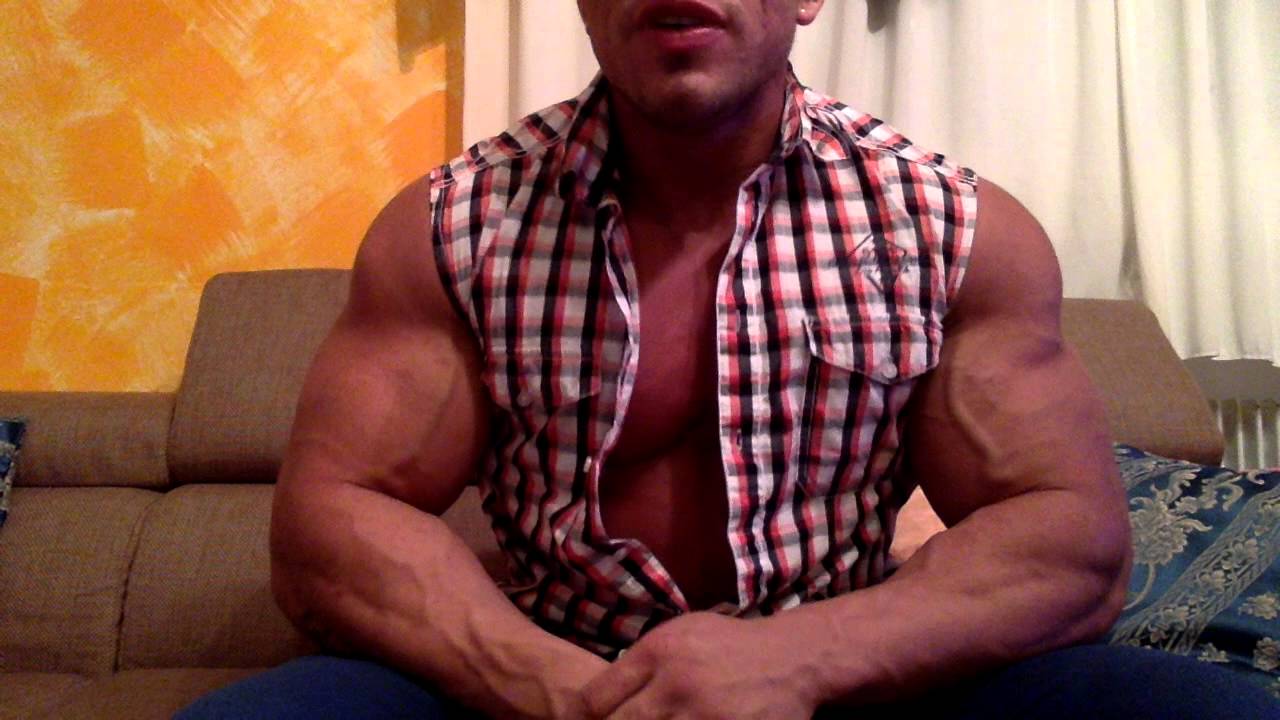 manu rock - pump muscle -  flexing muscle - muscle cam show -