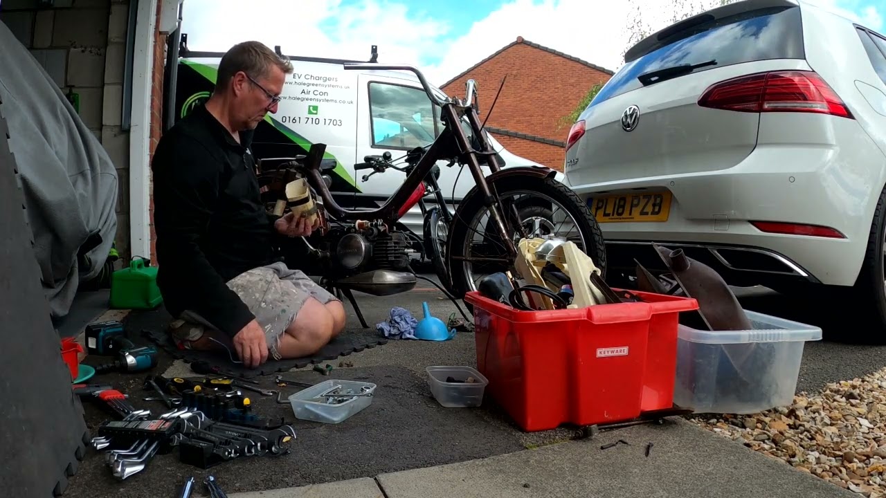Honda Camino (PA50) 'Ratty' Stripdown