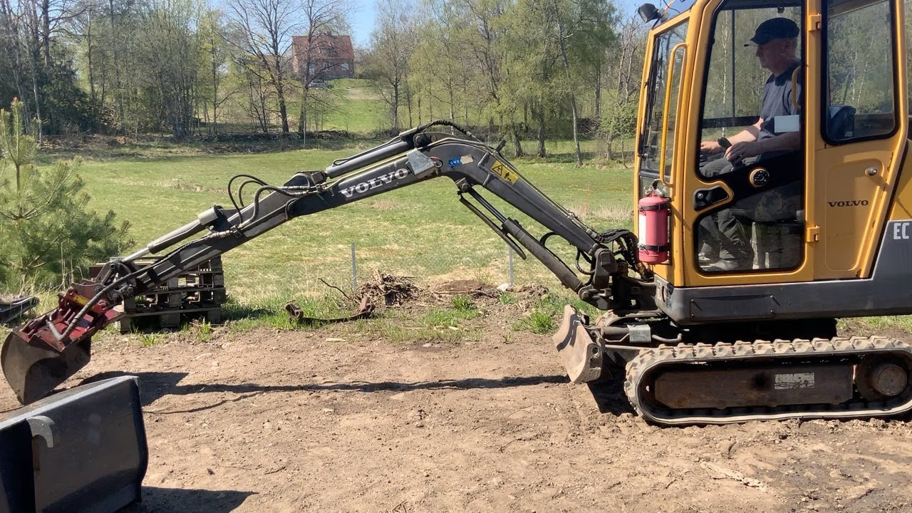 Köp Grävmaskin Volvo EC15B på Klaravik