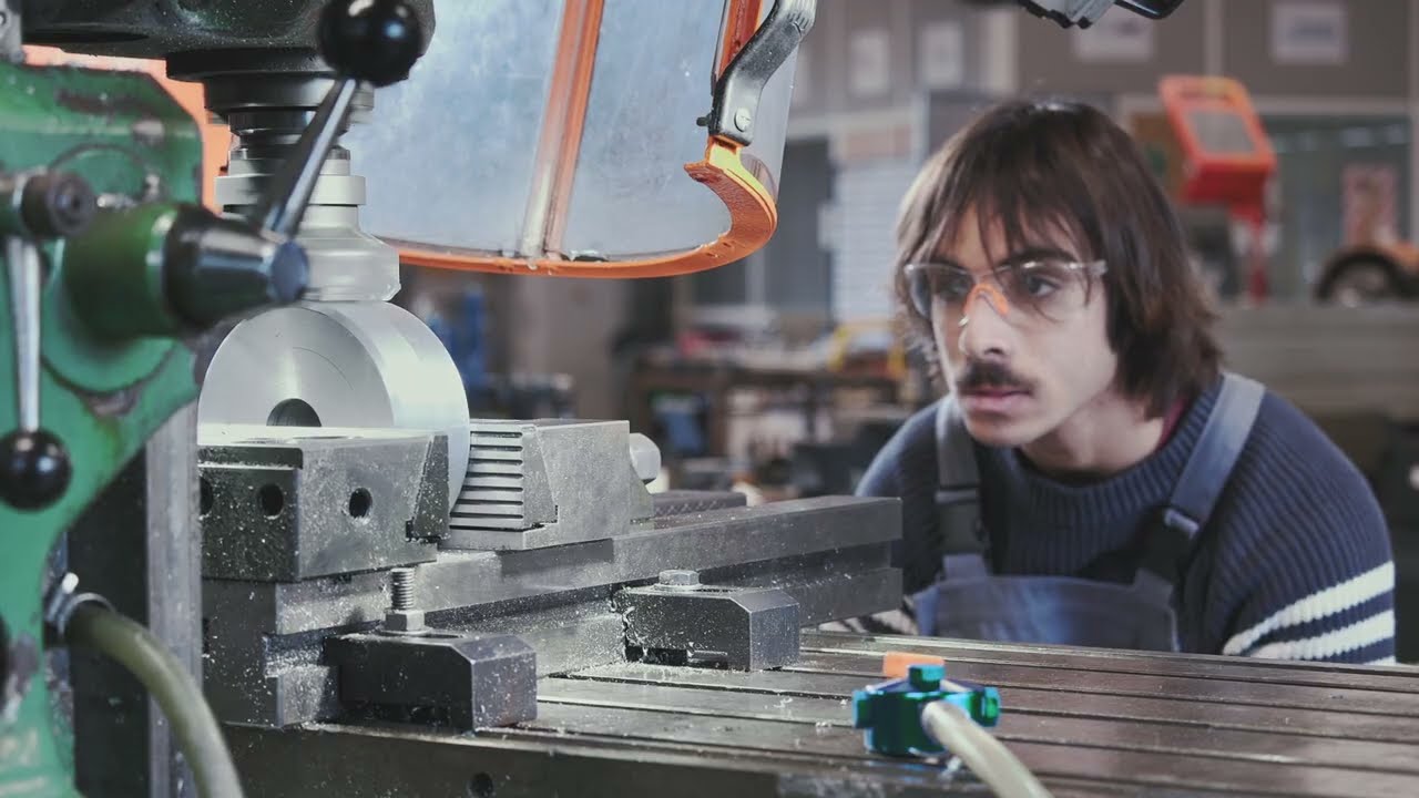 Un métier qui recrute : usineur (tourneur - Fraiseur)