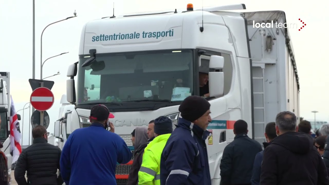 Olbia, la protesta non si ferma: autotrasportatori in presidio