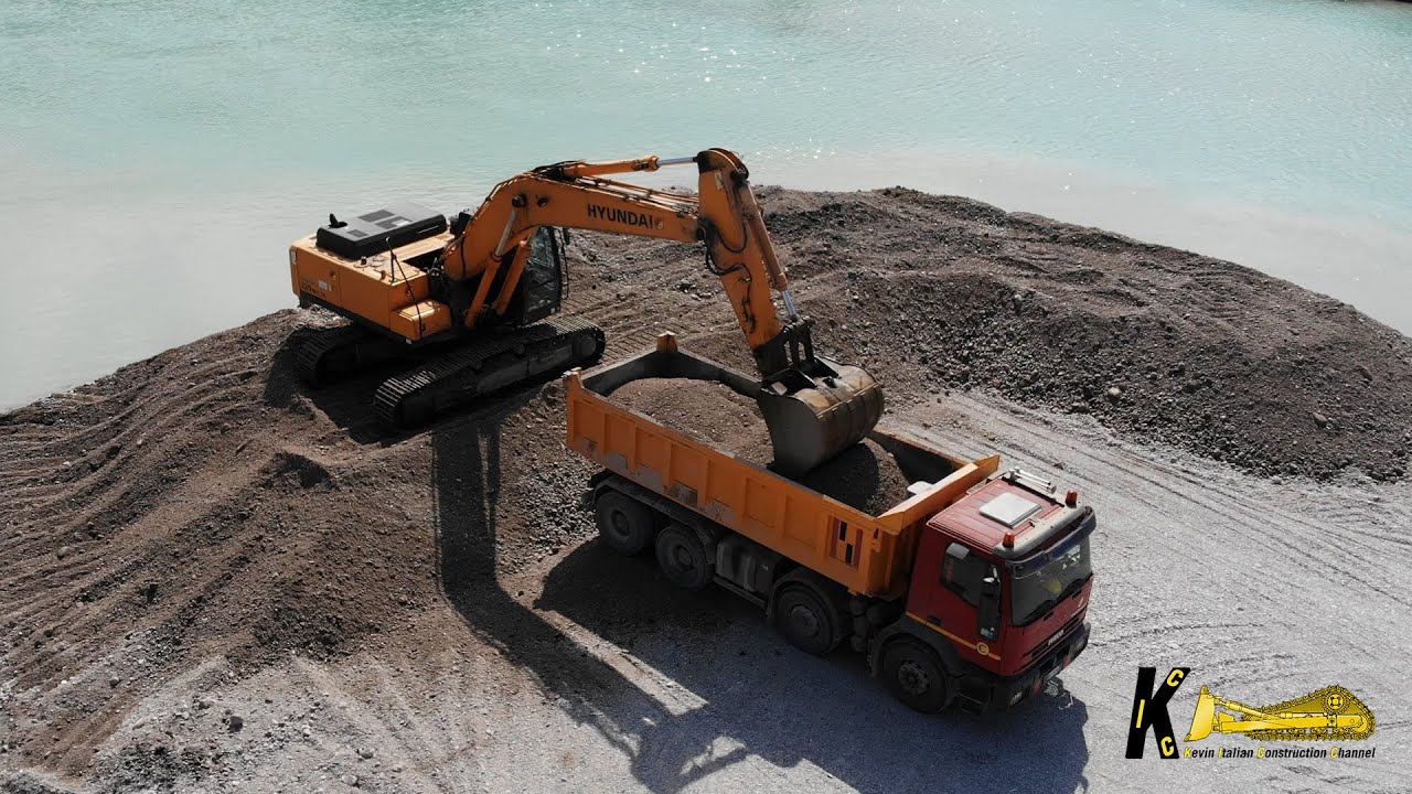 Hyundai 320NLC 7A Excavator Loading Trucks #excavator #digger #heavyequipment #truck