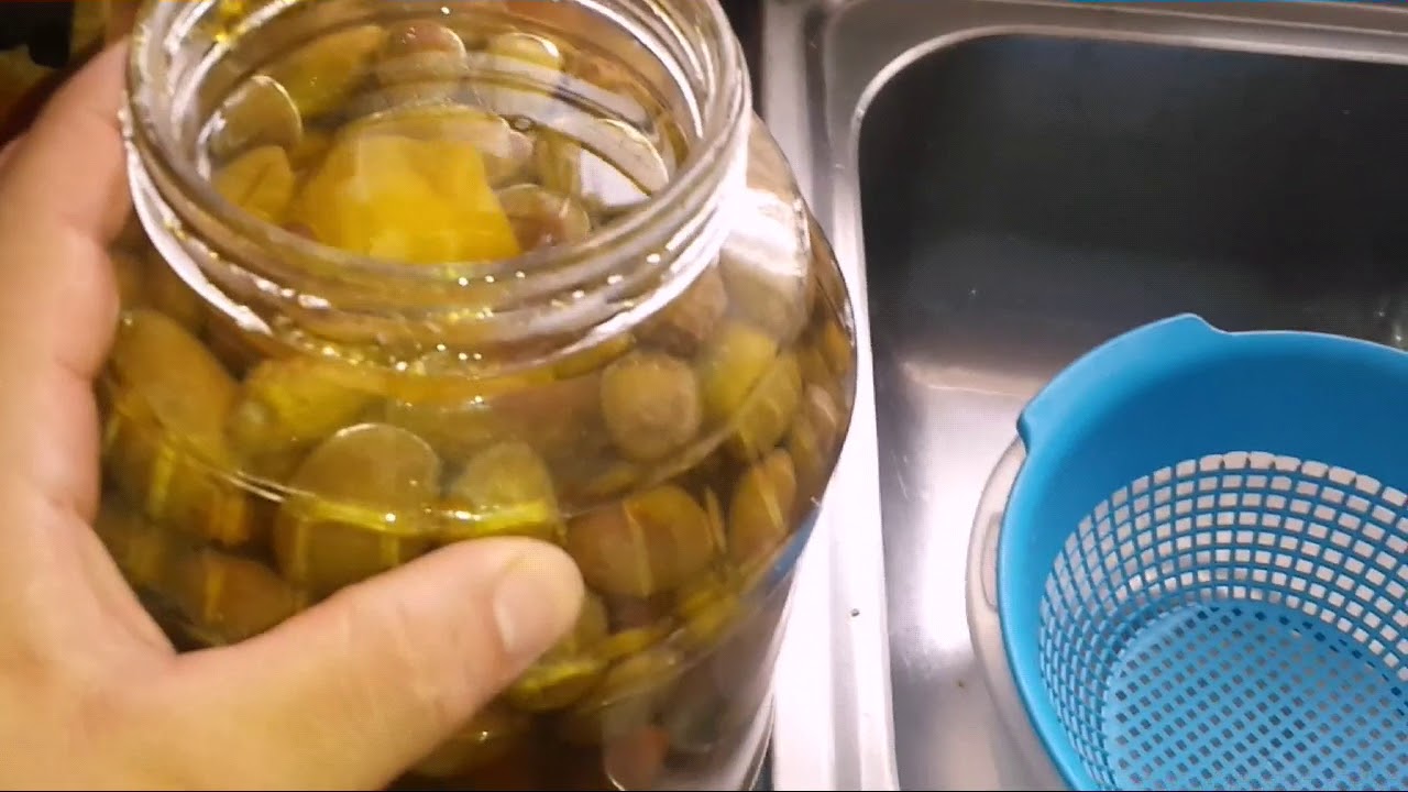Żebbuġ immarinat (marinated olives)