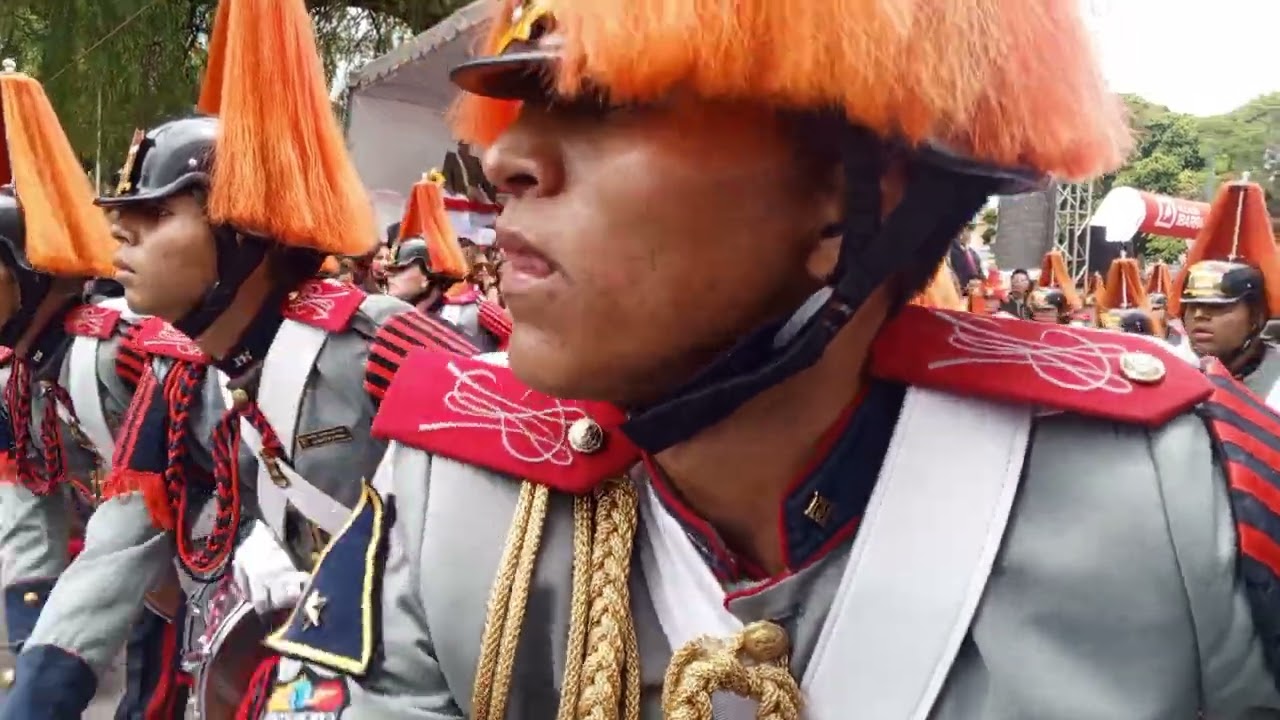 Desfile del colegio MONTUFAR EN LA CIUDAD DE IBARRA / GRAN PRESENTACIÓN