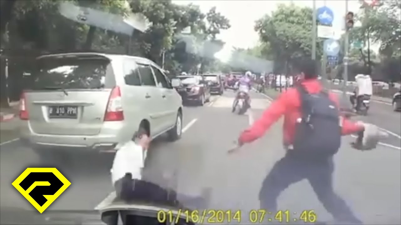 AKIBAT SOK KUASA, NYALIP BRUTAL!! BRIO MERAH KENA BATUNYA!! 😱 KAPOKMU KAPAN?!