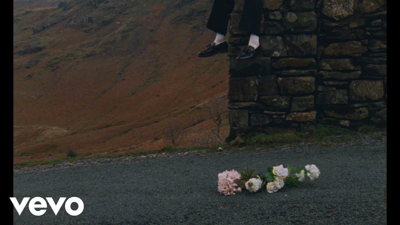 Aquilo - Roses In The Kitchen