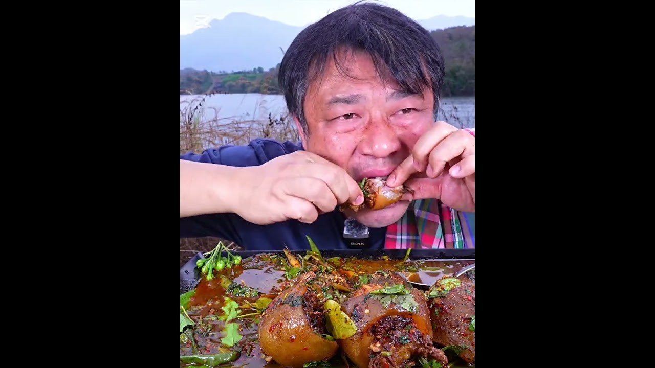Steamed ox feet are very delicious