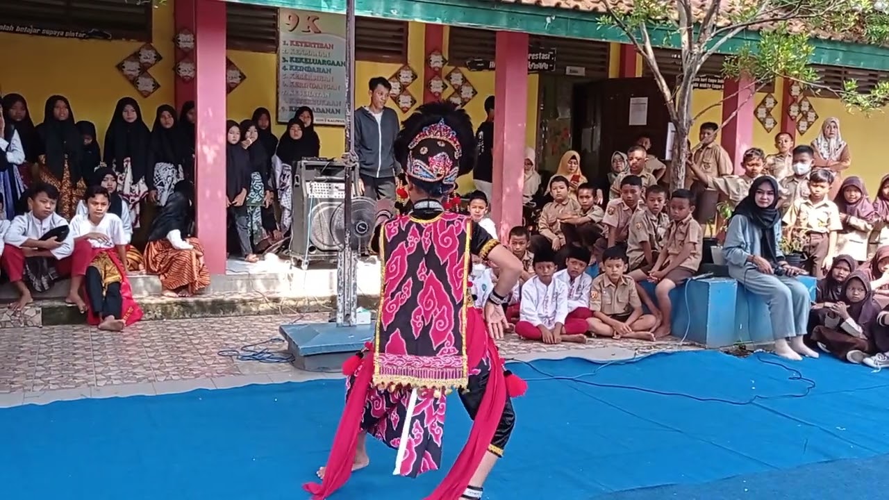 Pentas Seni Di sdn 1 kaliwulu tari topeng Kelana Slangit. tgl 15-12-2022