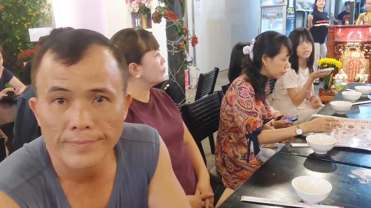 28 tết 2026 gđ đi ăn Lẩu 