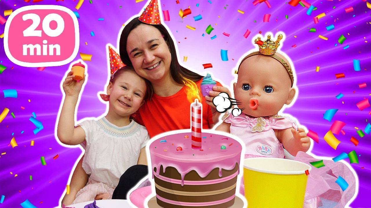 Mamma e figlia giocano con la bambola Emily. Giochi per i bambini piccoli. Compilation