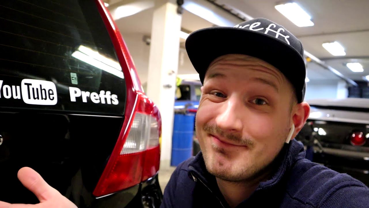 POLISHING A FRIENDS CAR FOR A SMILE