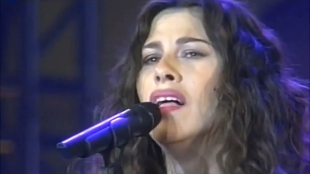 Dağların Arkasında Yar  - Alpay / Meno Ektos - Eleftheria Arvanitaki