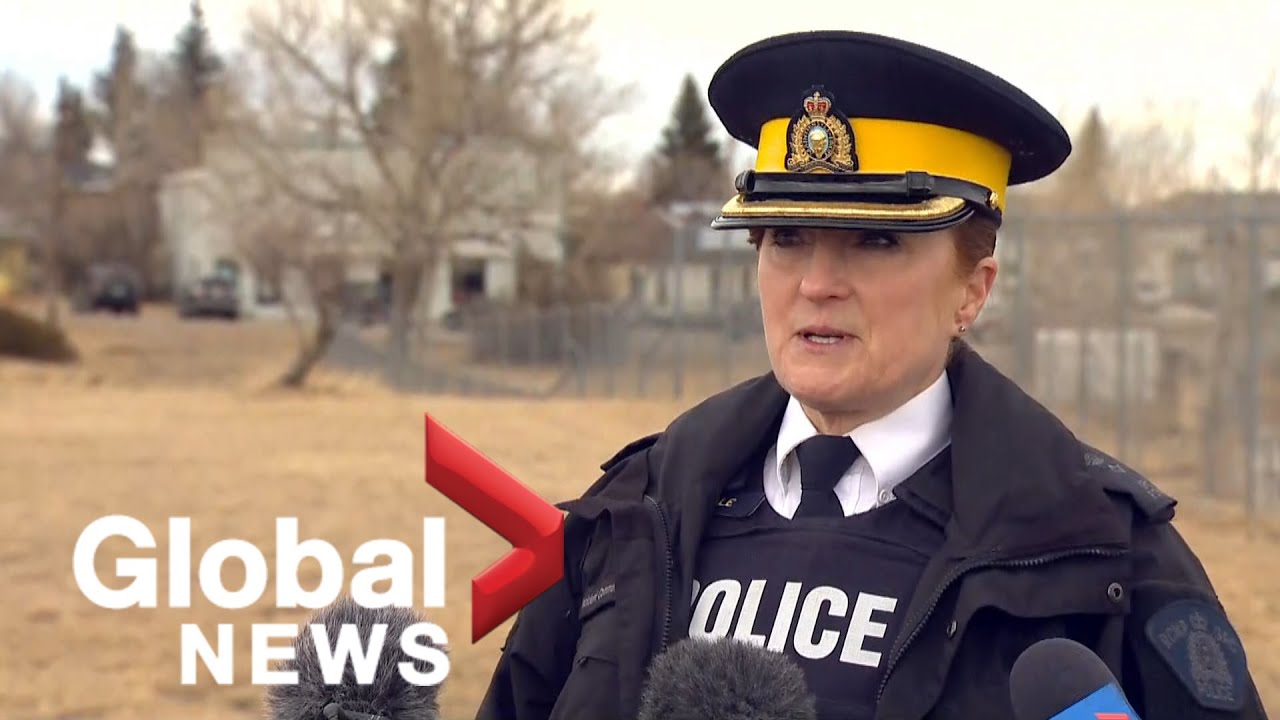 Alberta RCMP say large tractor attempted to ram officer at Coutts border blockade | FULL