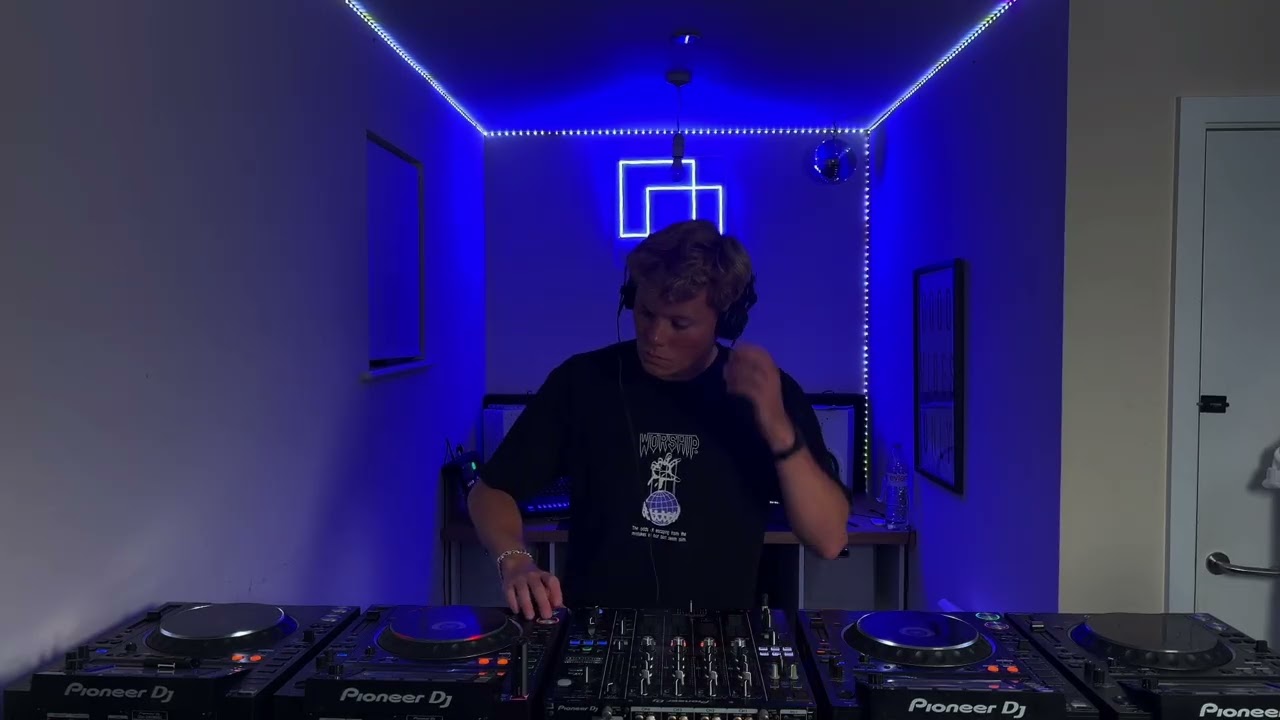 THE LOFT PRESENTS: BABY BENNETT
