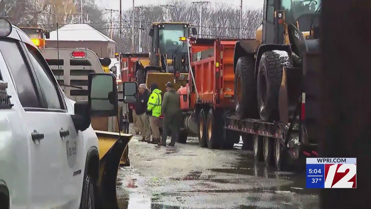 Crews from Vermont arrive to help Rhode Islanders dig out from the snow
