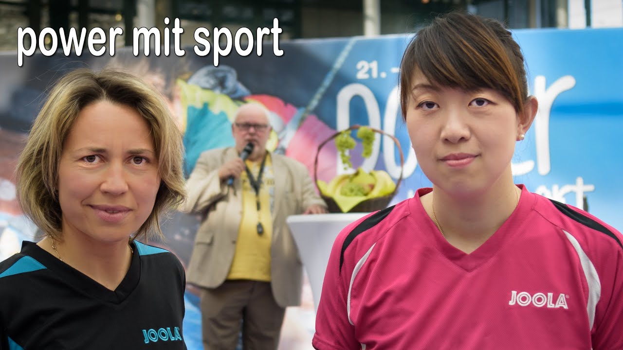 Tischtennis-Demo in der Rathaus Galerie Essen mit Olga Koop