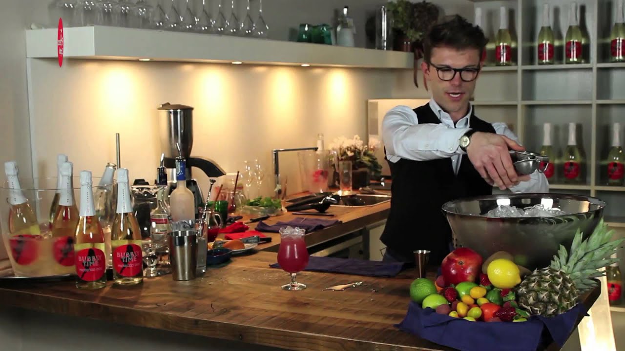 Bubbly Cinnamon Red: Prosecco Cocktail con Cannella e Melograno