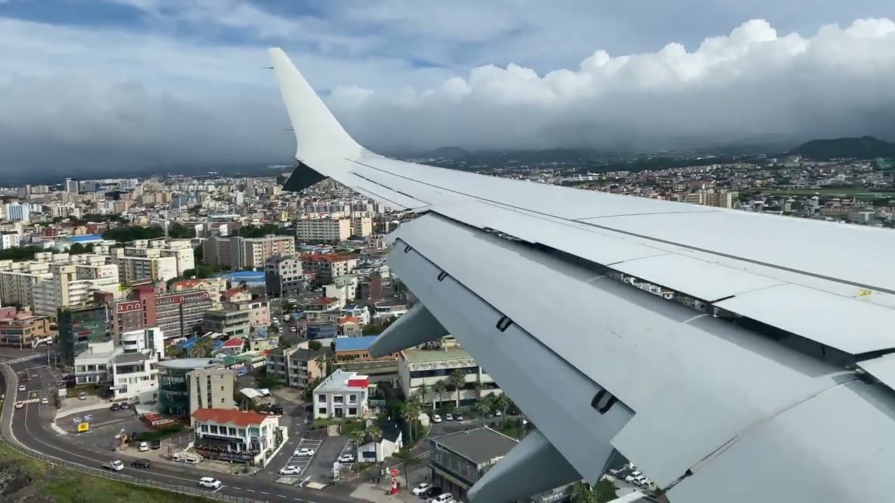 Korean air B737-8 MAX Landing at Jeju airport