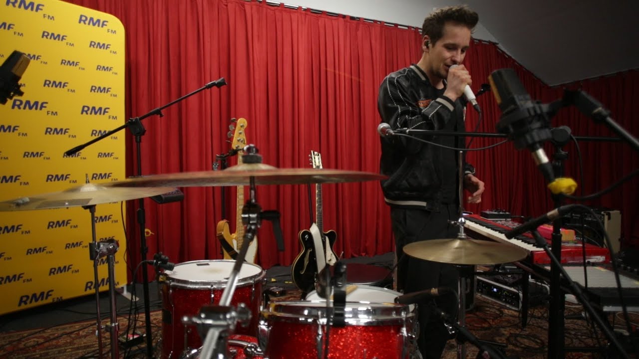 Zalewski Solo Act – Kiss (Prince Cover) (Poplista Plus Live Sessions)