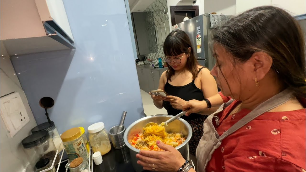 Mummy Ne Share Kiya Rowhi Ki Bachpan Ki Aadat 🤣😊+ Biryani Party With Family ❤️🤤@RowhiRai