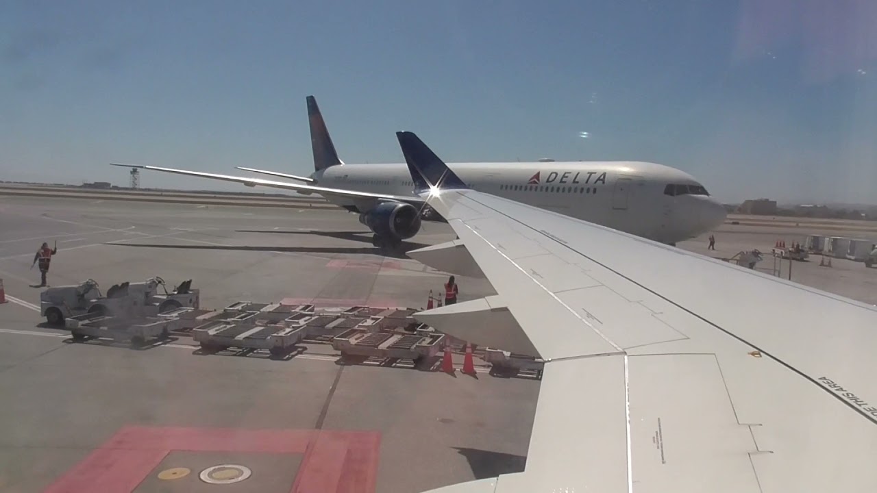 Full Flight-Delta Air Lines: San Francisco to Salt Lake City 1