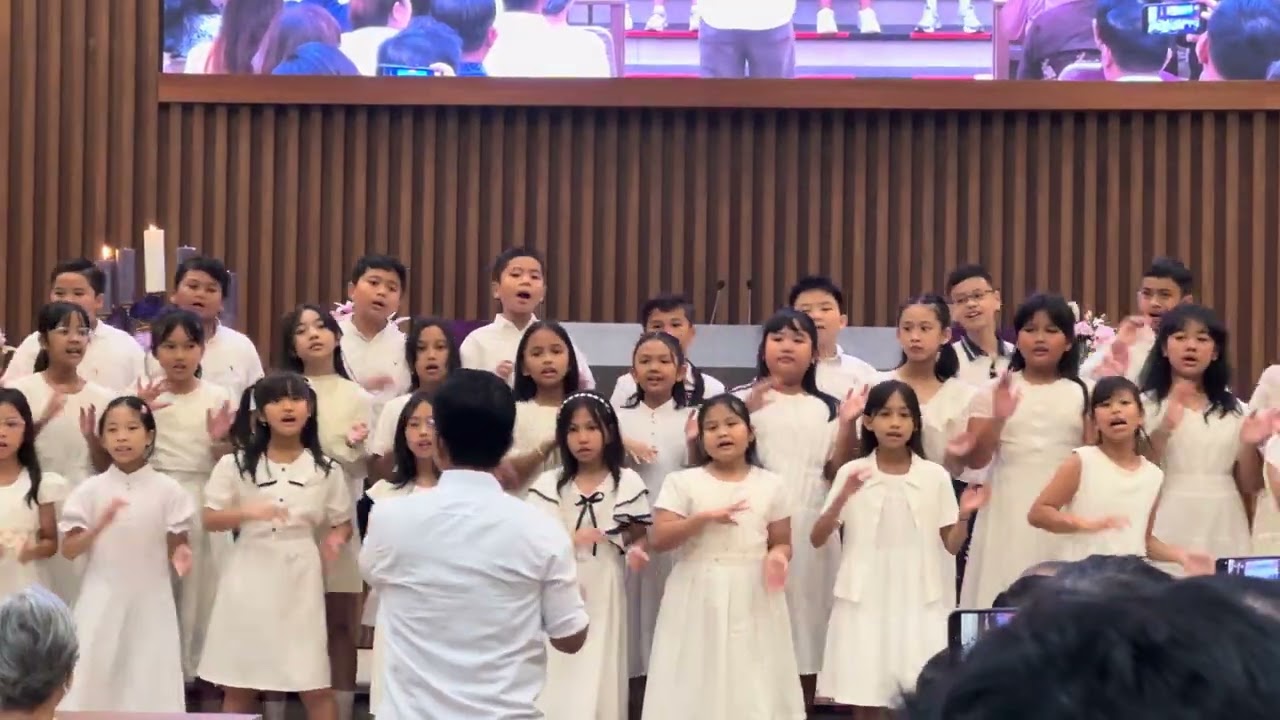 Our school perform at GKI Harapan Indah. Praise the Lord 