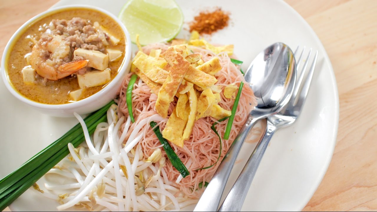 Rice Noodles w/ Coconut Sauce Recipe (mee gati) หมี่กะทิ - Hot Thai Kitchen