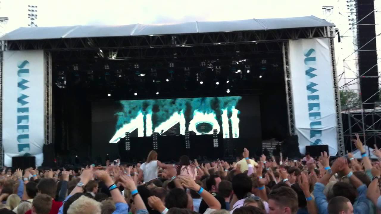 Avicii - Silhouettes / Bromance @ Summerburst 2011