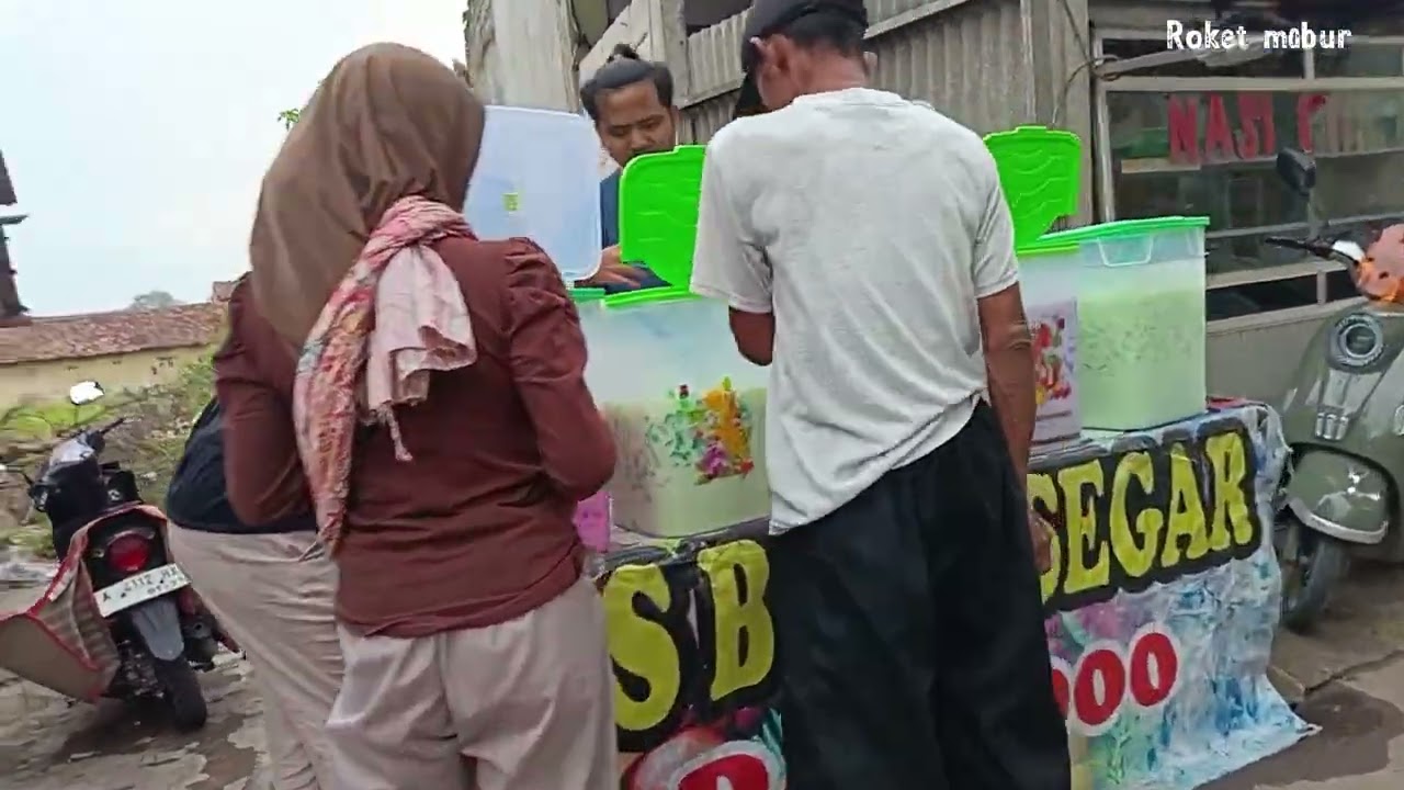 Jalan jalan sore beli takjil untuk buka puasa 