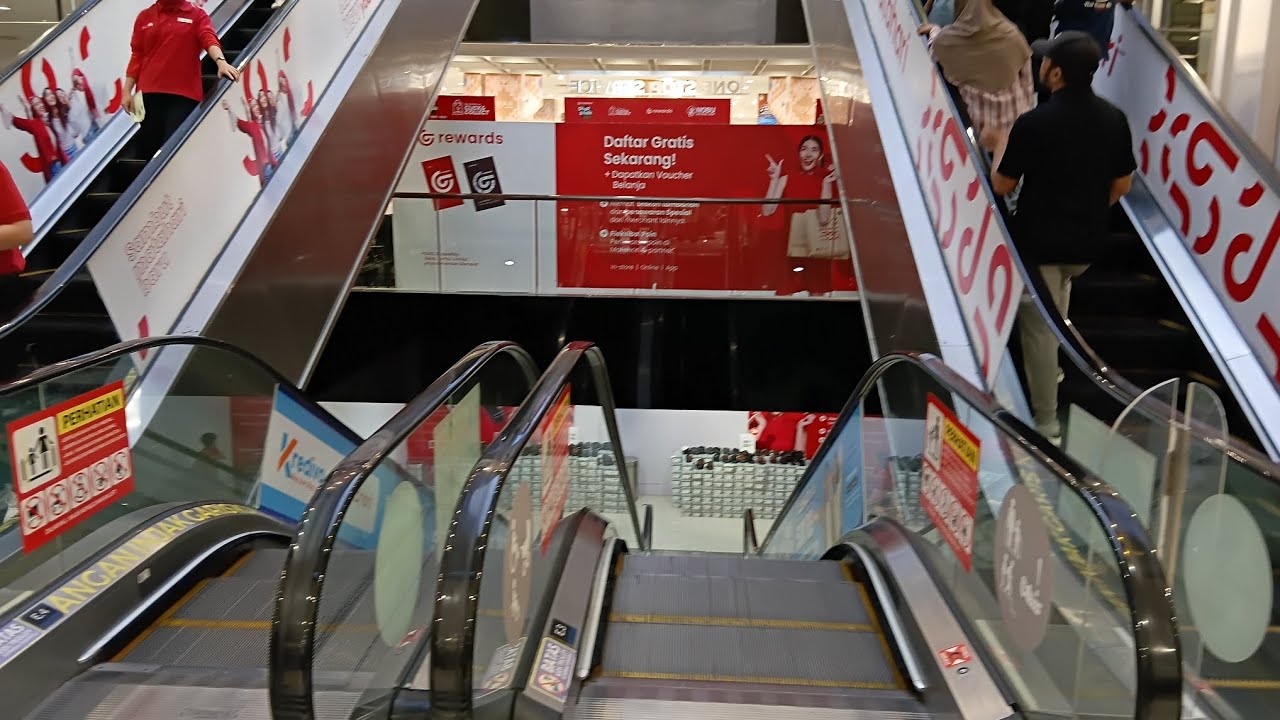 Supermall karawaci matahari eskalator pillar