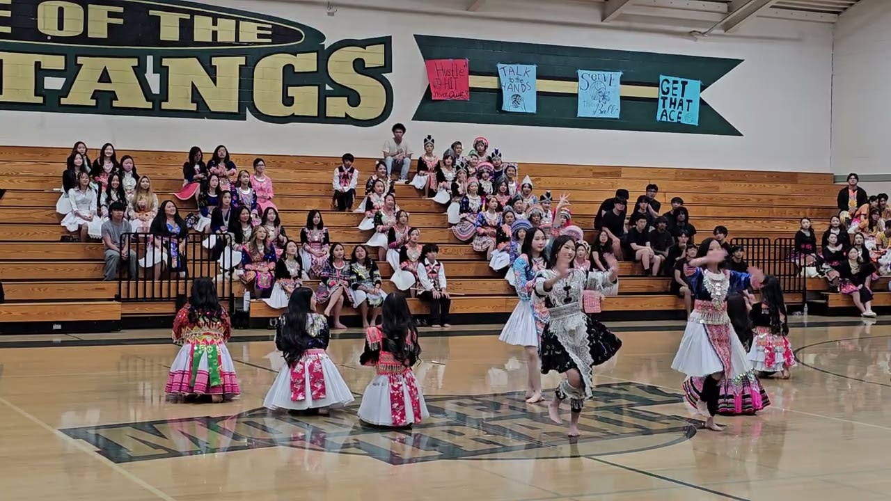 Burbank HS hmong club at mths hmong night  