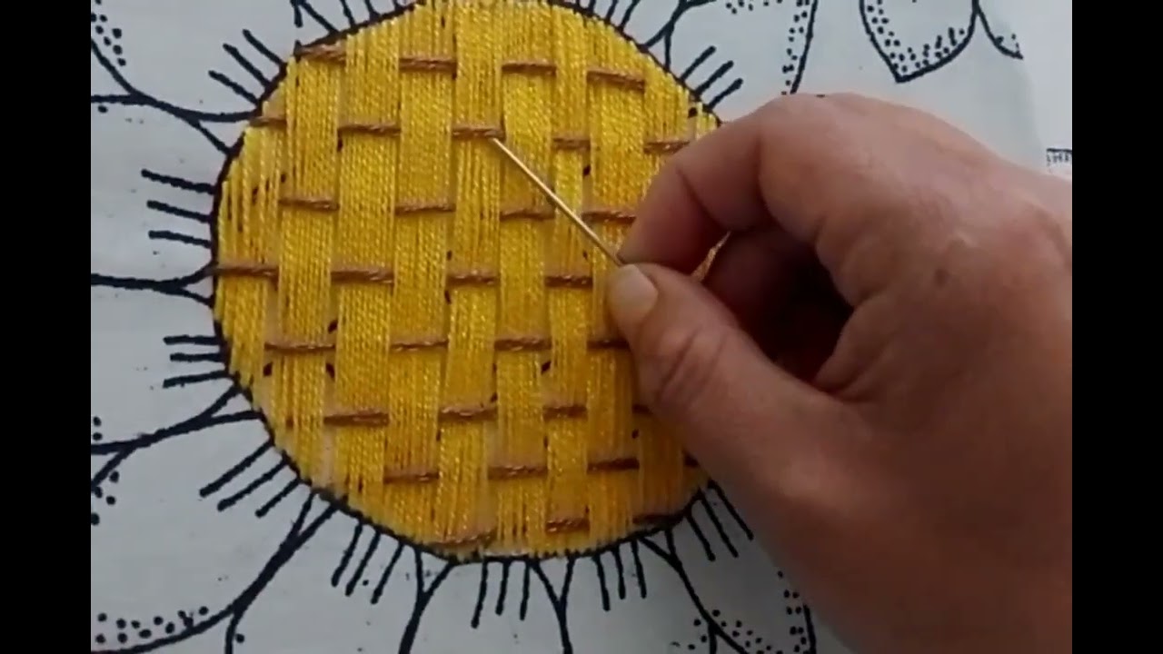 bordado en centro de girasol🌻aplicando un petatillo de 5*1